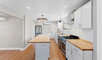 32 Richmond St 1, Bristol, RI 02809