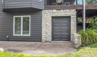 924 Forest Lake Ct, Ballwin, MO 63021