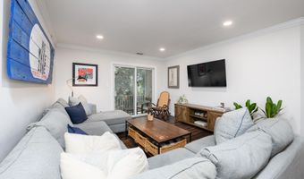 816 Wedgewood Cir, Belford, NJ 07718
