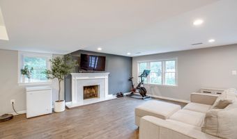8217 CINDY Ln, Bethesda, MD 20817