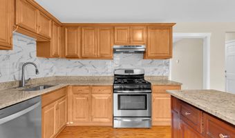 7428 FOUNTAIN HEAD Dr, Annandale, VA 22003