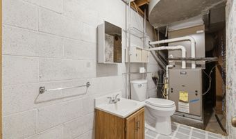 912 W Pleasant St, Aurora, MO 65605