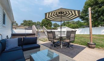 14 Wenscott Ln, North Providence, RI 02904