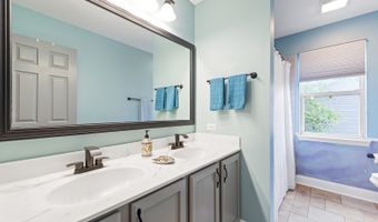 2320 Barrett Dr, Algonquin, IL 60102