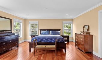 6932 ALPINE Dr, Annandale, VA 22003