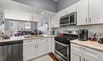 1431 Essex St, Algonquin, IL 60102