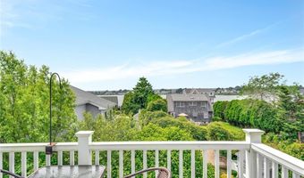 8 Green Acres Dr, Narragansett, RI 02882