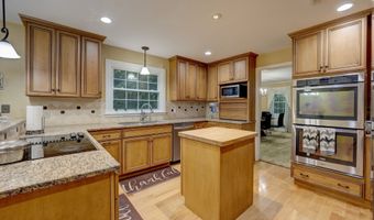 49 Beverly Dr, Avon, CT 06001