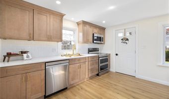 122 Elder St, Lincoln, RI 02865