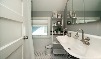 6 Bayside Ave, Newport, RI 02840