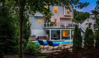 1307 Red Oak Plantation Dr, Ballwin, MO 63021
