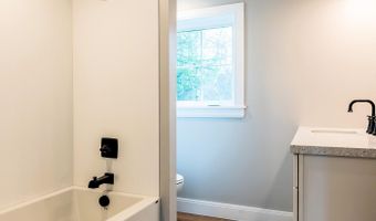 162 Waldo Ave, Belfast, ME 04915