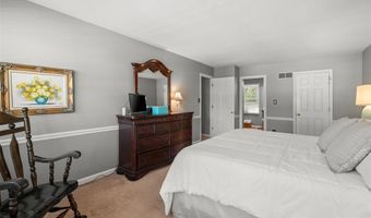 1858 Dougherty Estates Dr, Ballwin, MO 63021