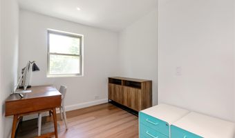 65 Oak Ridge Ln, Albertson, NY 11507