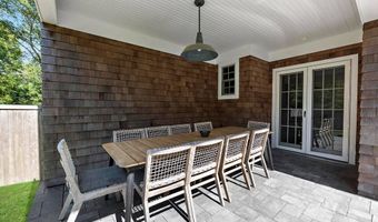 97 Oak Ln, Amagansett, NY 11937