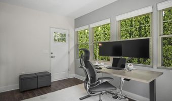 10 Roxbury Rd, Madison, WI 53704