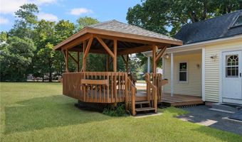 509 School St, North Kingstown, RI 02852