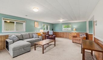 937 Riverview Dr, Alma, MI 48801