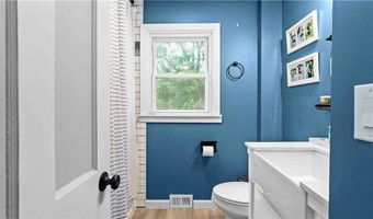 74 Algonquin Rd, East Providence, RI 02916
