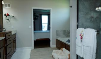 6418 N 141st St, Basehor, KS 66007