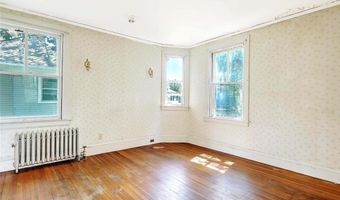 20 Stratford Rd, Cranston, RI 02905