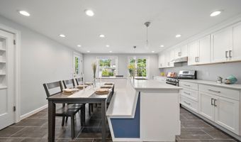 21 Oakwood Mnr, Cromwell, CT 06416