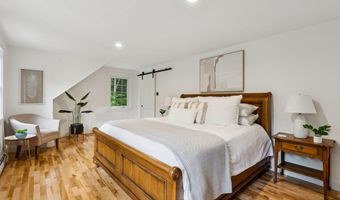 43 Lakeside Dr, Falmouth, ME 04105