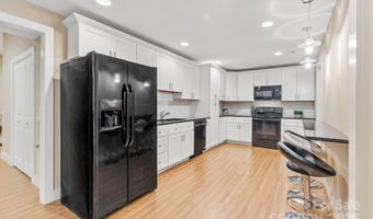 12 Broadmoor Dr, Arden, NC 28704