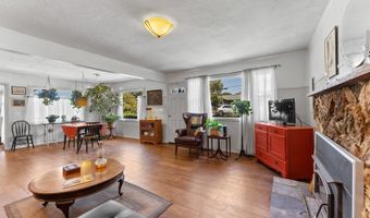 311 MAPLE St, Brookings, OR 97415
