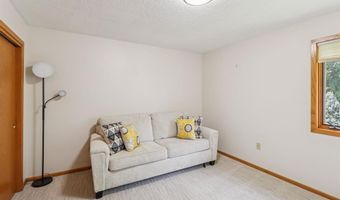 32335 Wildwood Dr, Adel, IA 50003