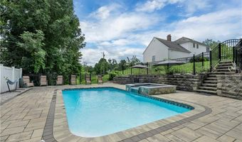 6 Fleuette Dr, Bellingham, MA 02019
