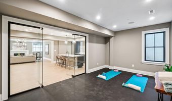 7805 CAYUGA Ave, Bethesda, MD 20817