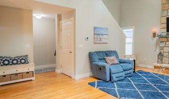 24 Surrey Ln, Falmouth, ME 04105