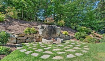 35 TIMBERLAND Dr, Lincoln, RI 02865