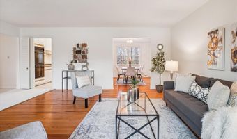 8928 CHELTONHAM Pl, Annandale, VA 22003