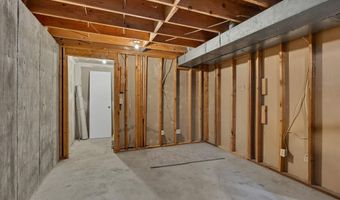 3305 Colonial Ct, Augusta, KS 67010