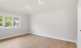 109 Nassau Dr, Albertson, NY 11507