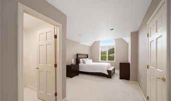 40 Alpine Estates Dr, Cranston, RI 02921