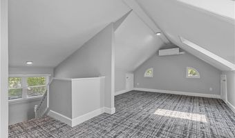 94 E Main Rd, Middletown, RI 02842