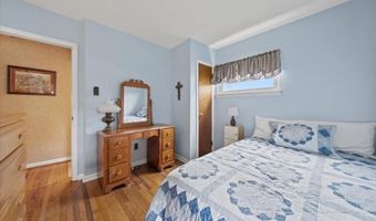 29 E MAPLE Ave, Bellmawr, NJ 08031