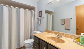 1045 Helen Dr, Algonquin, IL 60102
