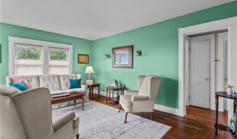 129 Bliss Mine Rd, Newport, RI 02840