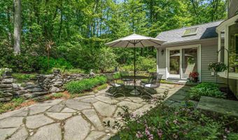 10 Buttonwood Rd, Bedford, NH 03110