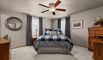 58 CRESTVIEW Dr, Appleton, WI 54915