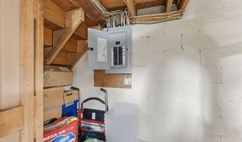 588 Newport Ave, Attleboro, MA 02703