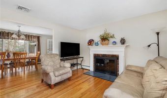 40 Spring Valley Dr, East Greenwich, RI 02818