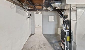 725 Park Dr, Alton, IL 62002