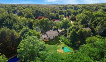 20 Adirondack Dr, East Greenwich, RI 02818