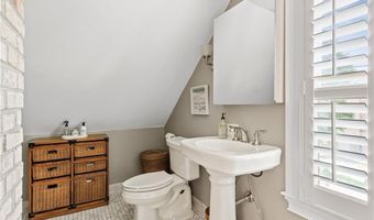 21 John St, Newport, RI 02840