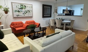 8 Scuppo Rd APT 13, Danbury, CT 06811